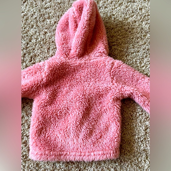 CARTER’S INFANT FUZZY PINK HOODED JACKET size 0-3 months ( Like New) - Picture 3 of 8